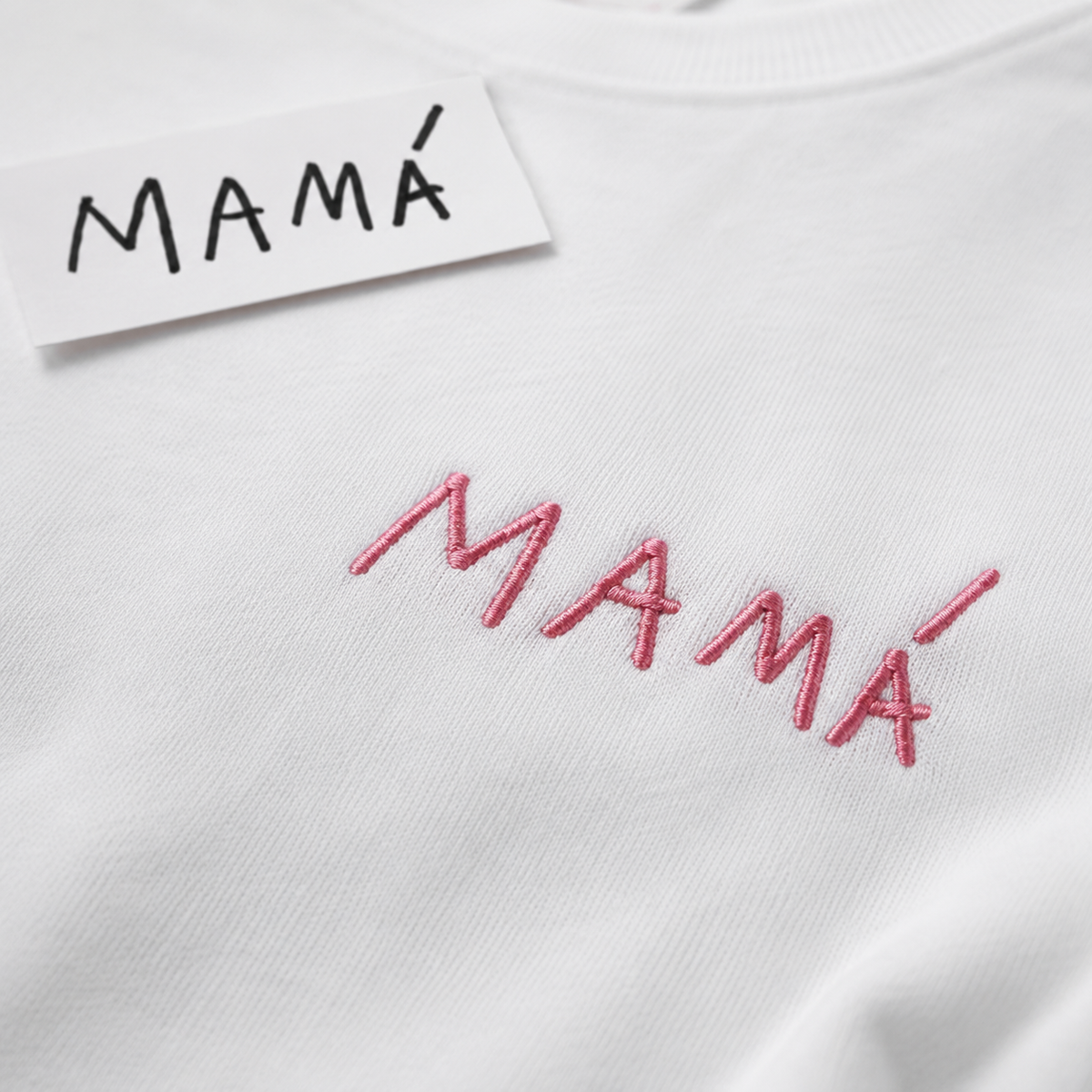 Sudadera con la letra de tu peque bordada