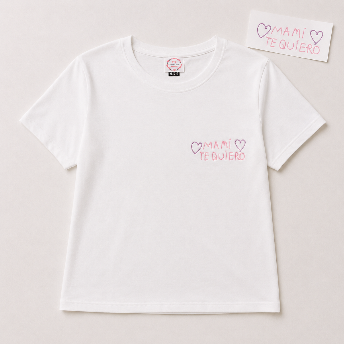 Camiseta con la letra de tu peque bordada
