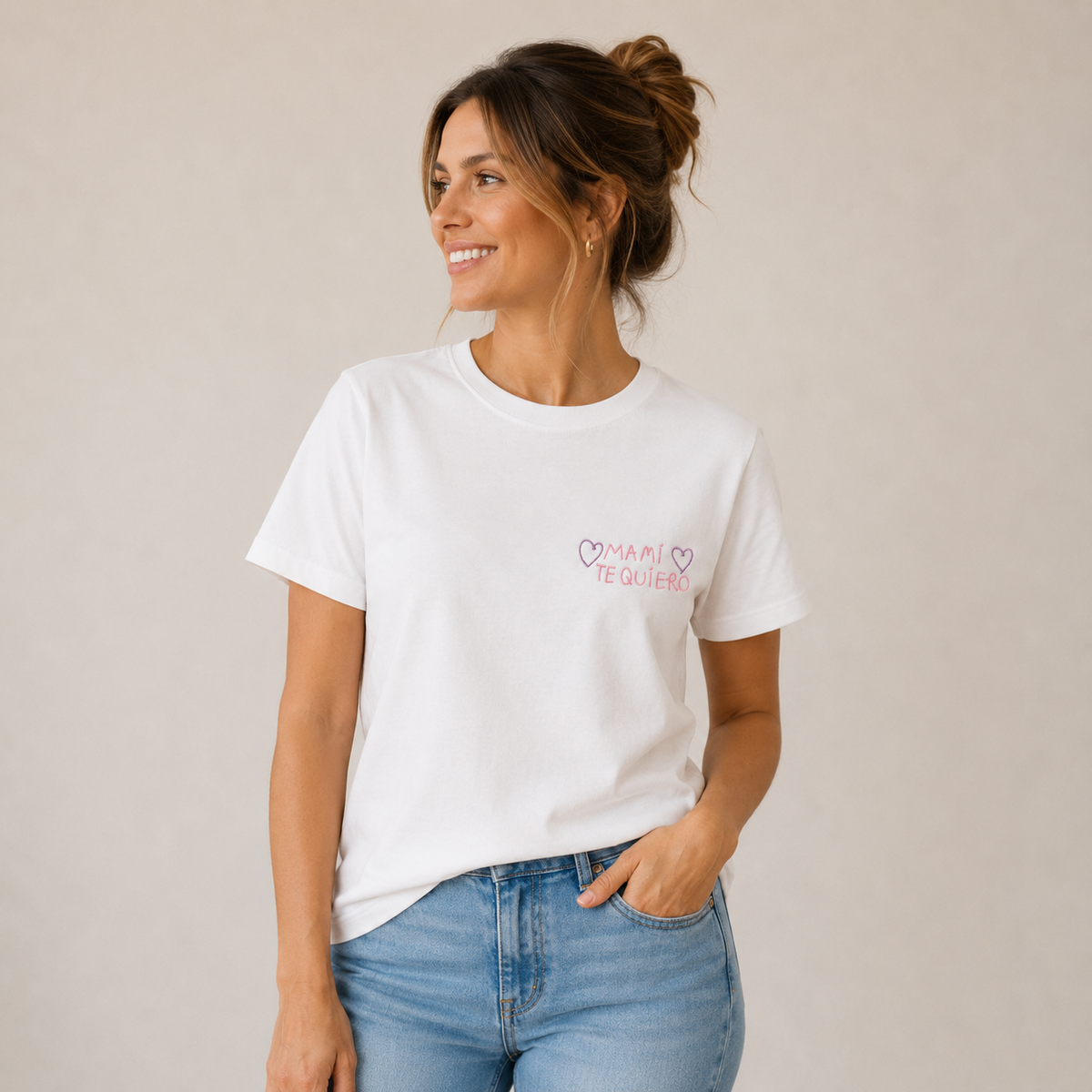 Camiseta con la letra de tu peque bordada