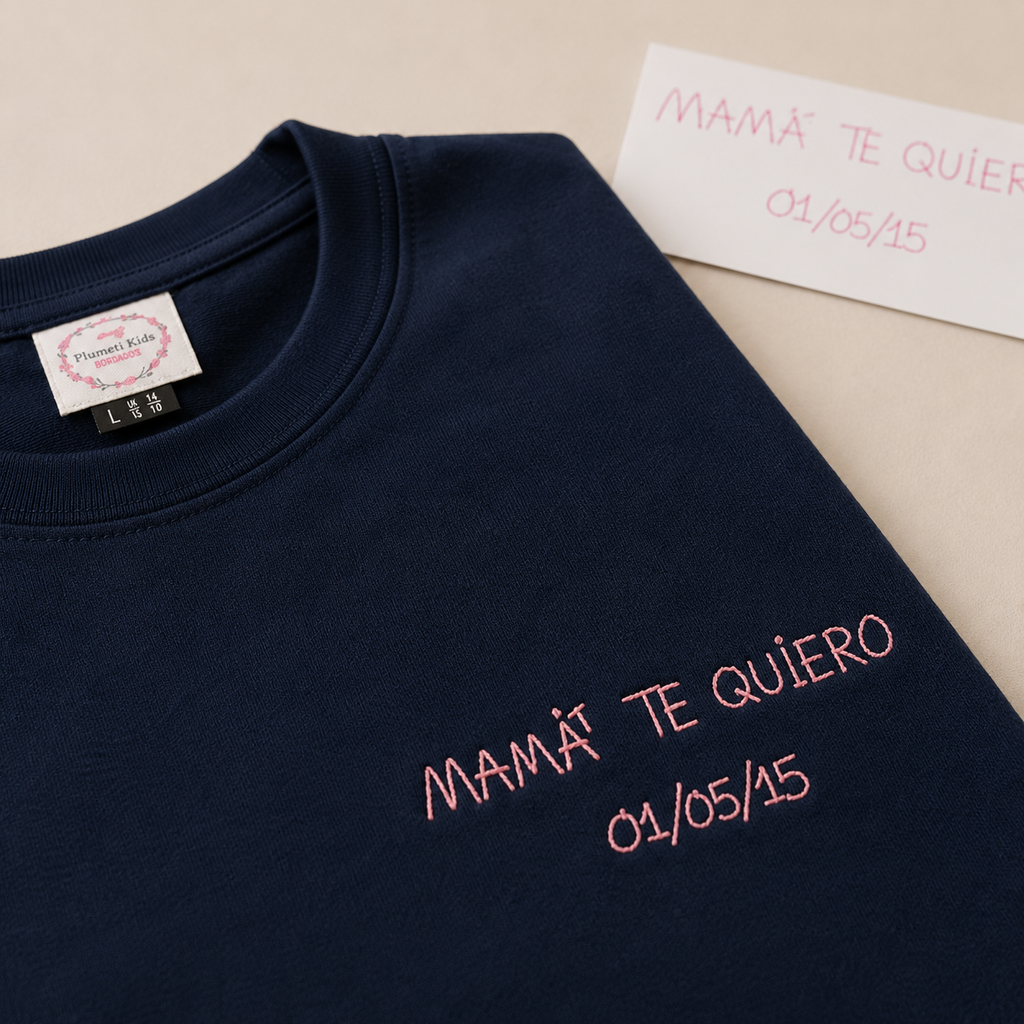 Camiseta con la letra de tu peque bordada