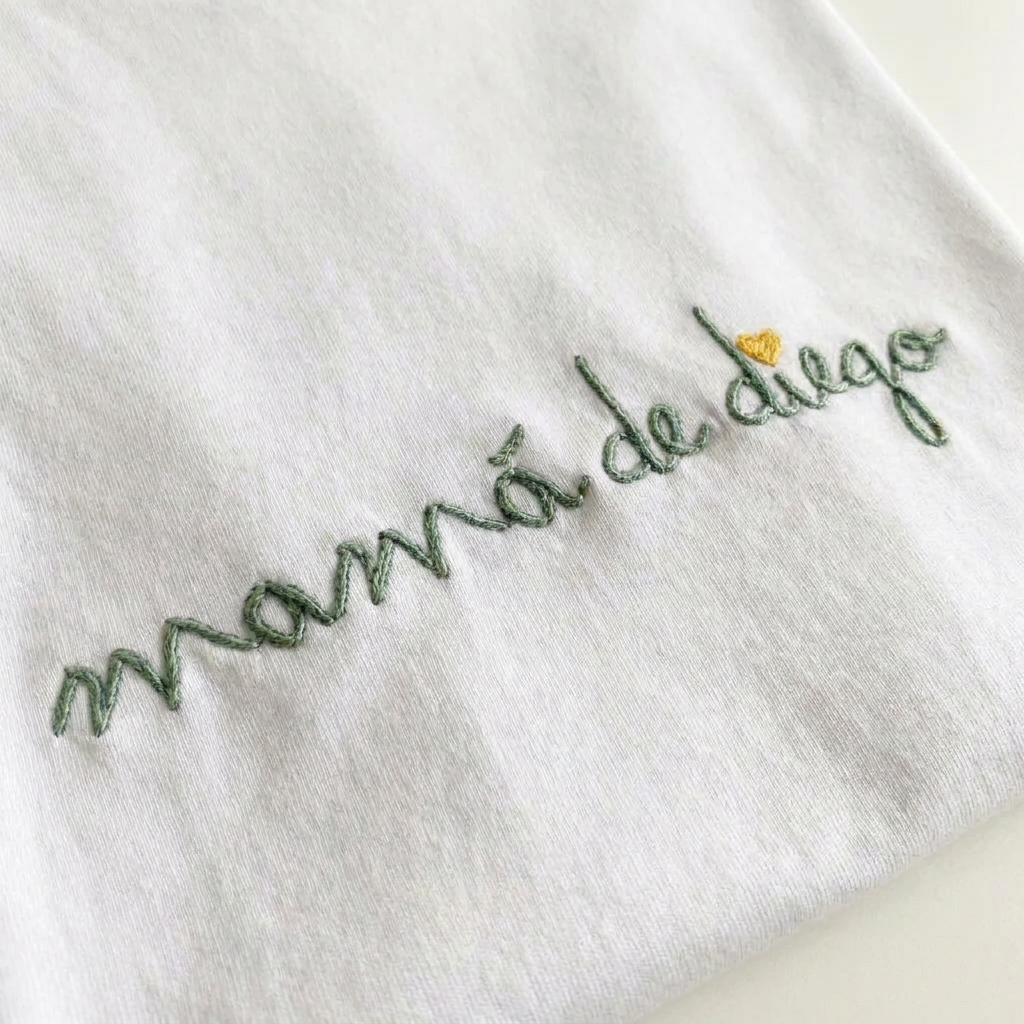 Camiseta Mamá de… Caligrafía